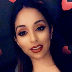 Meet your Posher, Yesenia